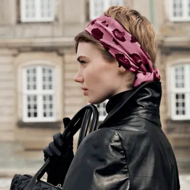 RHANDERS ALFI silketørklæde i farven Rosa Blomme