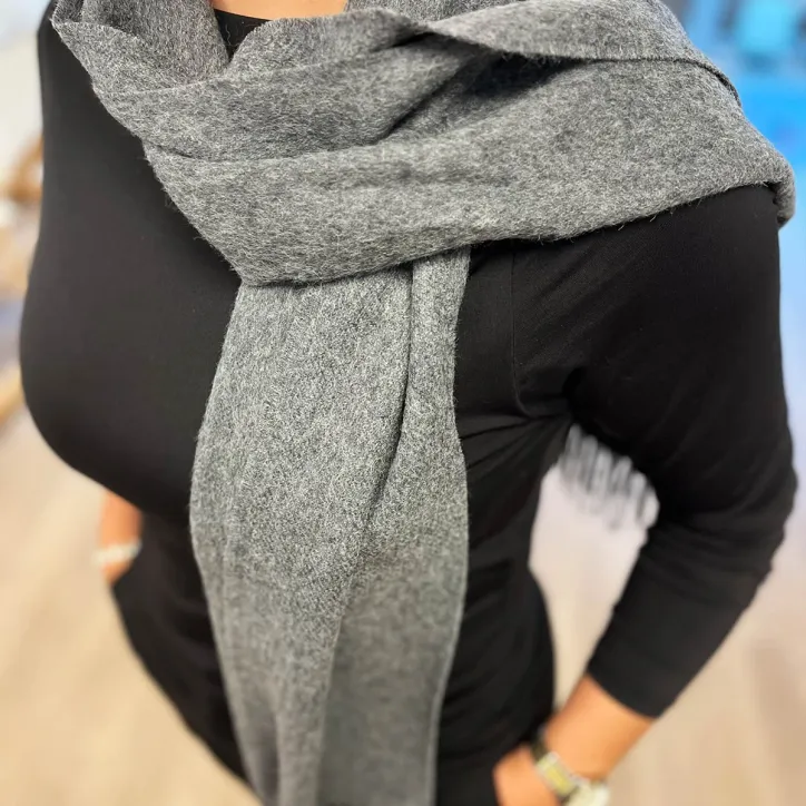 Elvang tørklæde 100% alpakauld i grey - 2