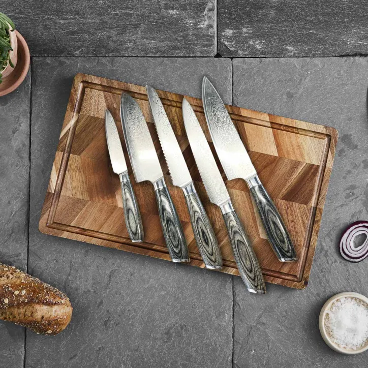 5 knive og Acacia skærebræt
