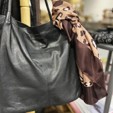 Taske og  silketørklæde