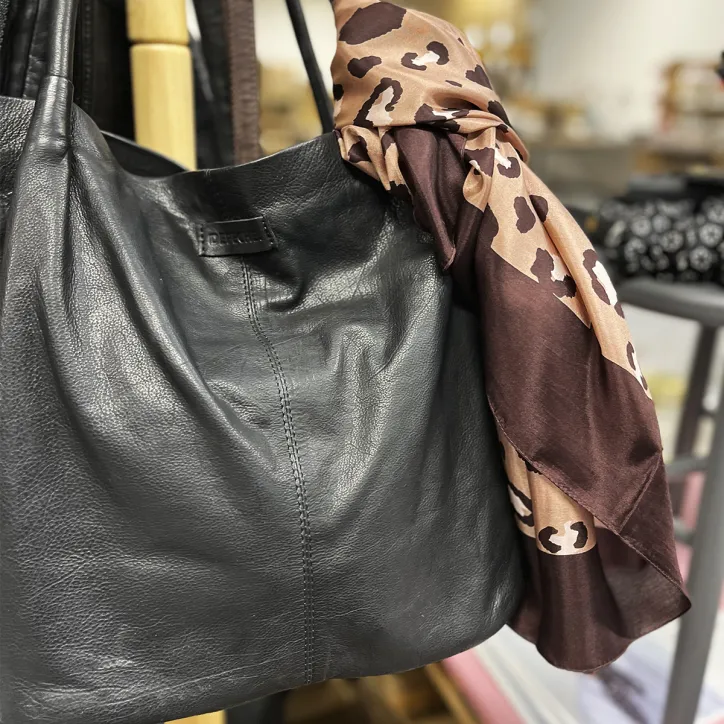 Depeche, Randers - silketørklæde og taske