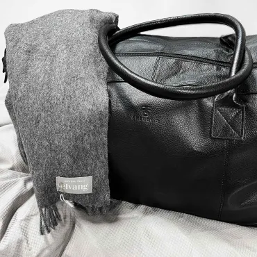 Weekendtaske i kalveskind og tørklæde