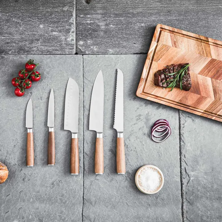 Santo Knvisæt med 5 stk. og Laguiole Acacia skærebræt
