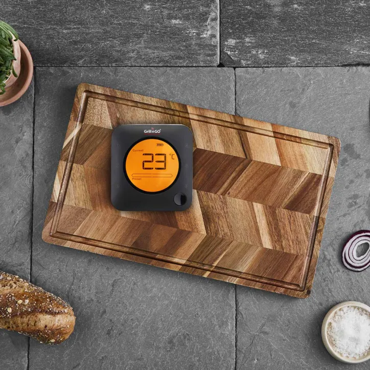 Trådløst stegetermometer og acacia skærebræt