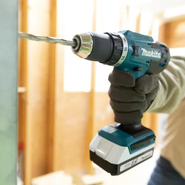 Makita Akku bore- og skruemaskine