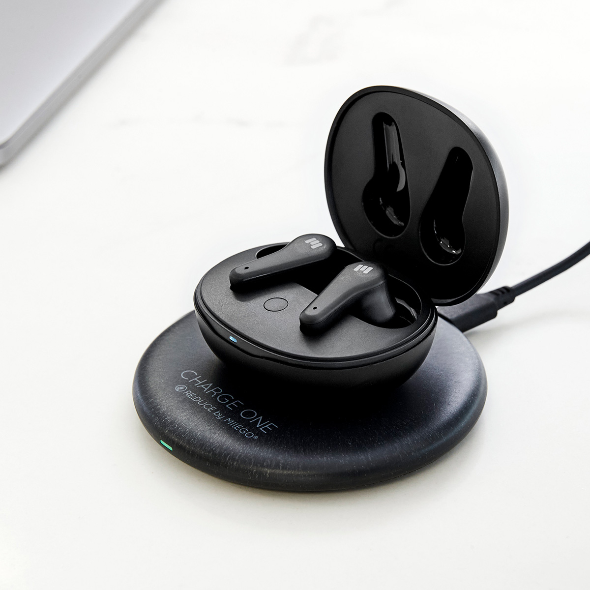 Miiego in-ear buds og trådløs oplader