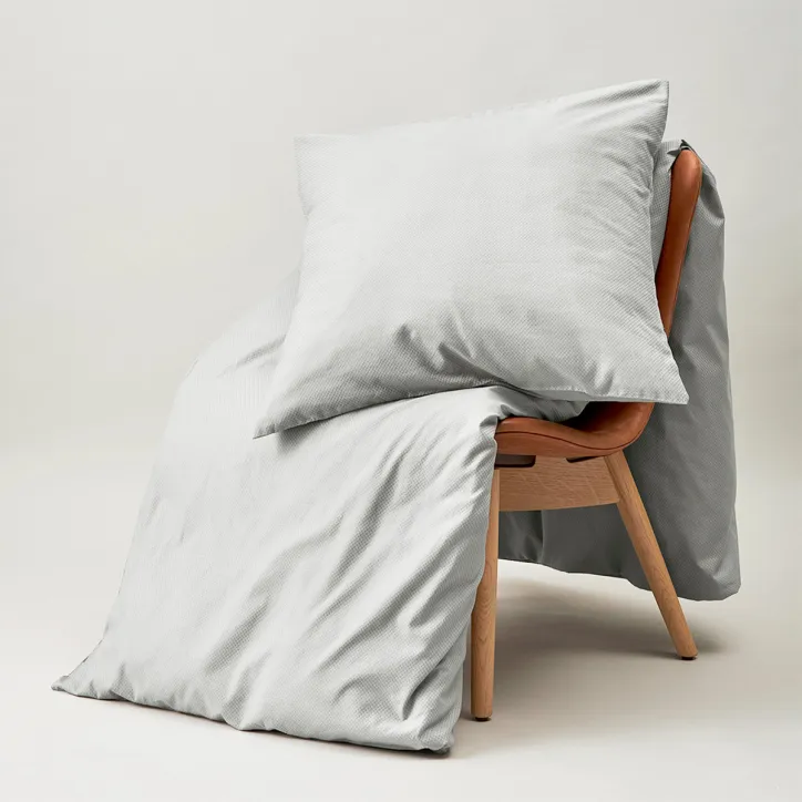 Arctic mikrofiberdyner og Juna Mesh sengetøj