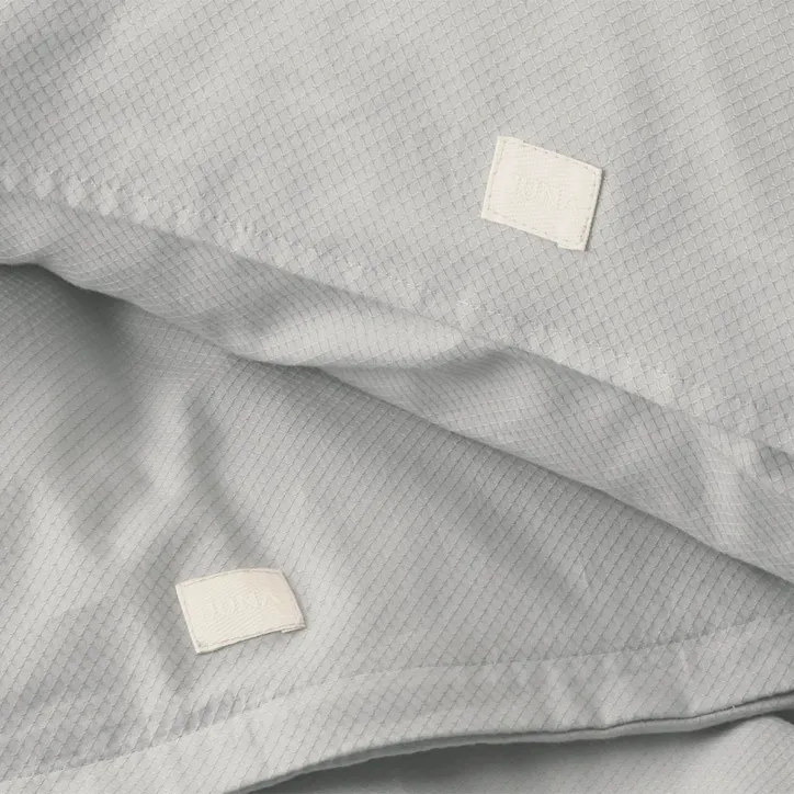 Arctic mikrofiberdyner og Juna Mesh sengetøj