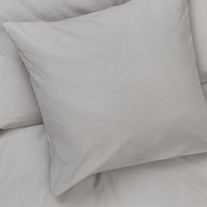 Arctic mikrofiberdyner og Juna Mesh sengetøj