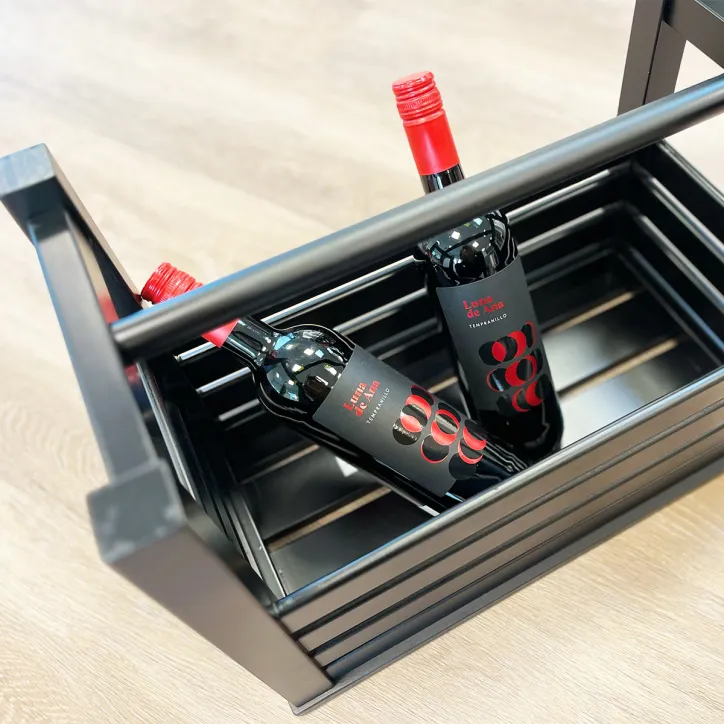 Valdemar multi skammel med 2 skønne flasker rødvin