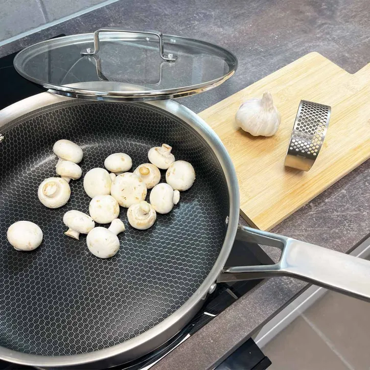 Hybrid sauterpande og hvidløgspresser - 1