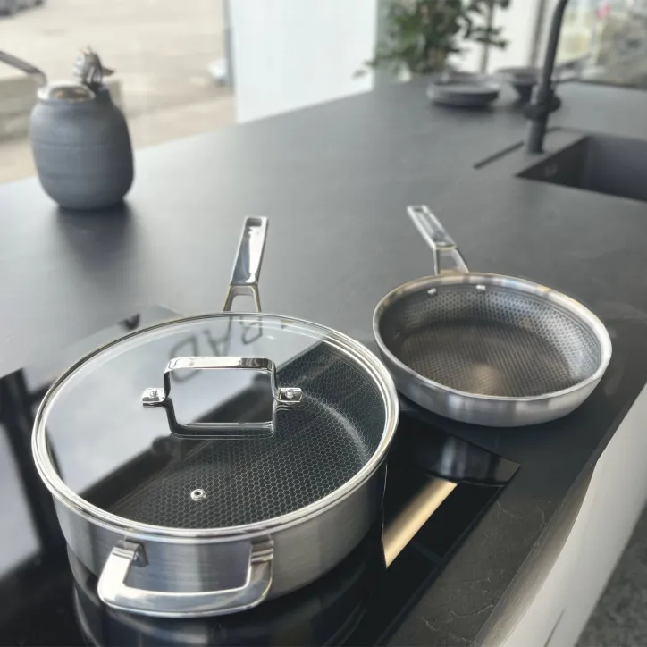 Hybrid sauter- og stegepande