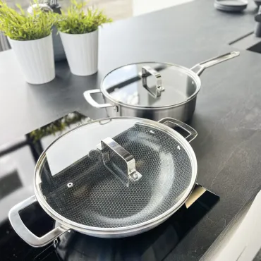 New York hybrid wokpande 30 cm og Morsø hybrid sauterpande 24 cm med glaslåg