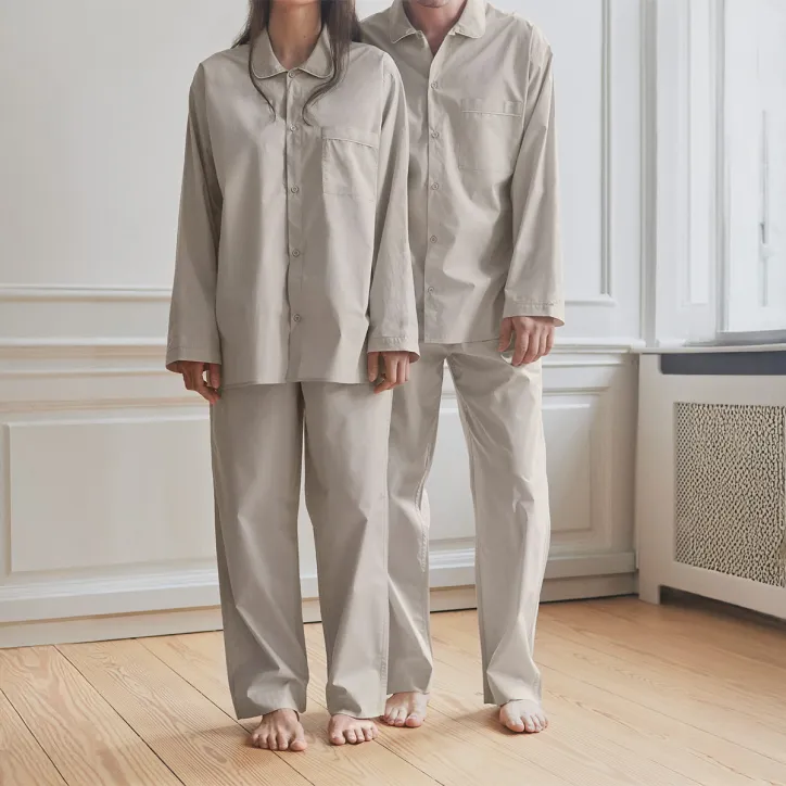 Kuffertsæt med håndklæder, plaid og pyjamas