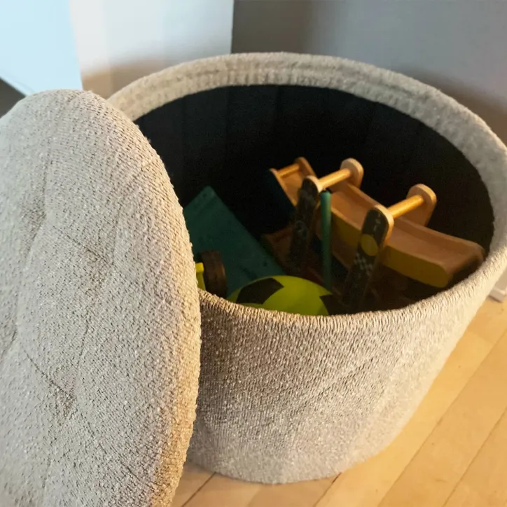 Turup puf med opbevaring samt plaider og sjovt spil - 1