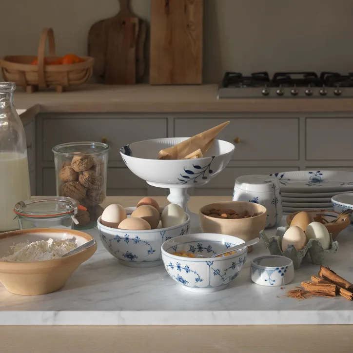 Blå Mega Riflet skål på fod 15 cm