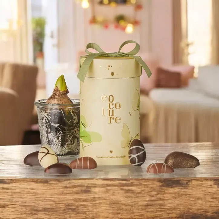 Cocoture gaverør med blomsterdekoration og sløjfe