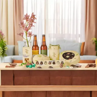 Yellow easter naturgavekasse med øl og chokolade