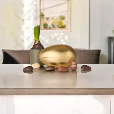 Guld metalæg med 10 stk. marcipanæg