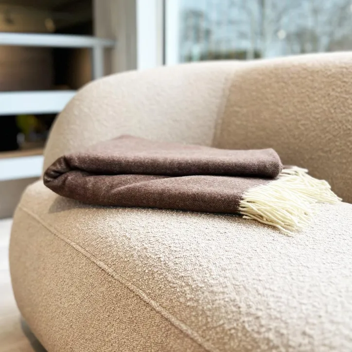 Teak bænk med hynde, uldplaid og højtalerlampe - 2