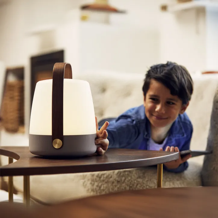 Teak bænk med hynde, uldplaid og højtalerlampe - 3