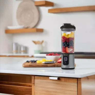 ninja to-go blender med Aida Raw drikkeflaske