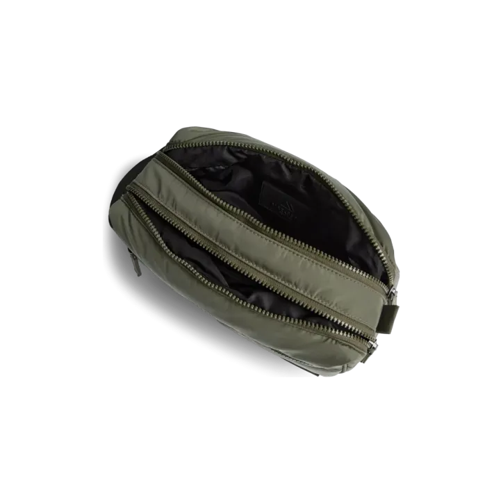 Markberg JOSEPHINE Toilettaske i Olive Grøn