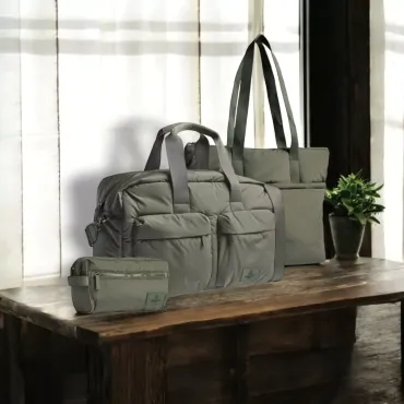 More weekendtaske med skuldertaske og toilettaske i olive