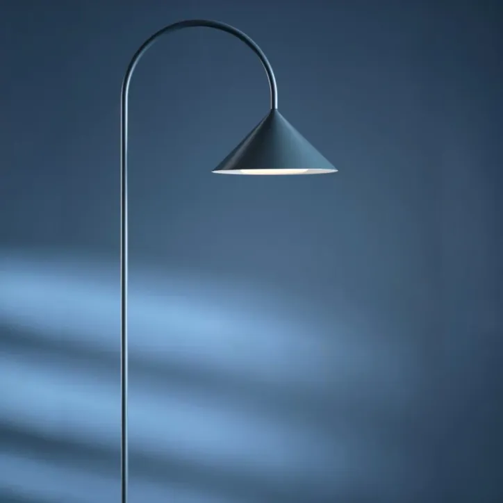 Frandsen GRASP transportabel bordlampe i mat petroleum 47 cm