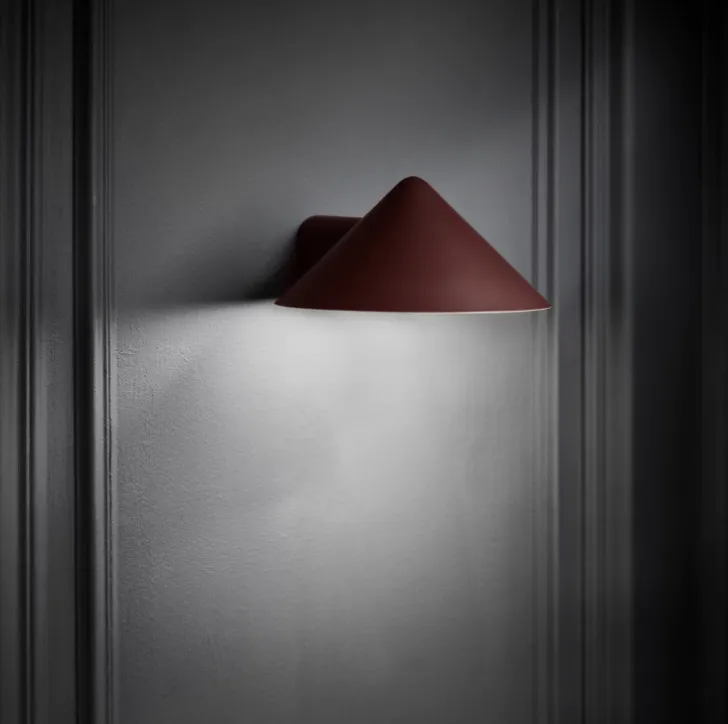 Frandsen GRASP WALL væglampe i mat beetroot 17 cm
