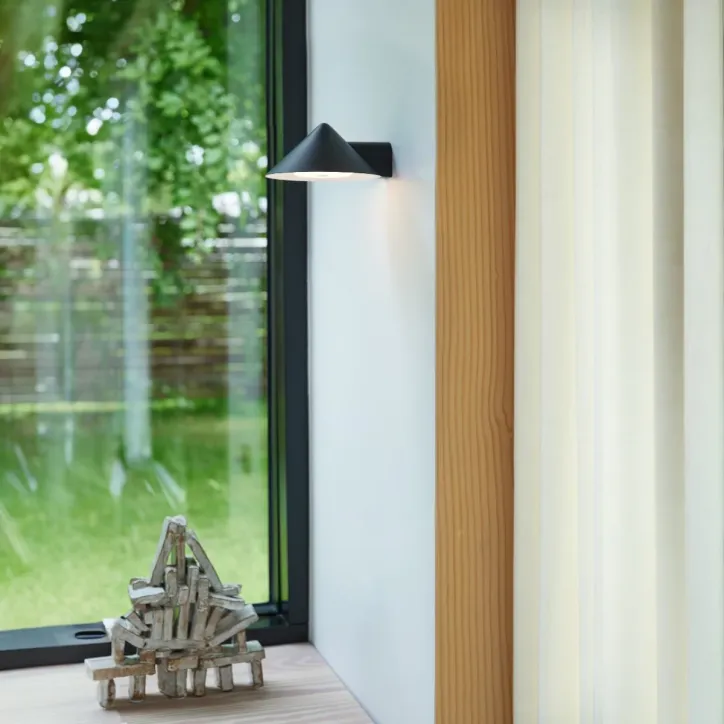 Frandsen GRASP WALL væglampe i mat sort 17 cm