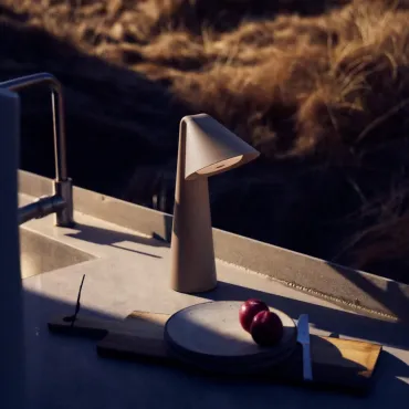 AMI transportabel bordlampe olive stone