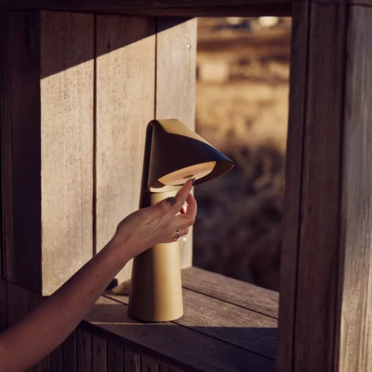 Frandsen AMI transportabel bordlampe i Olive Stone