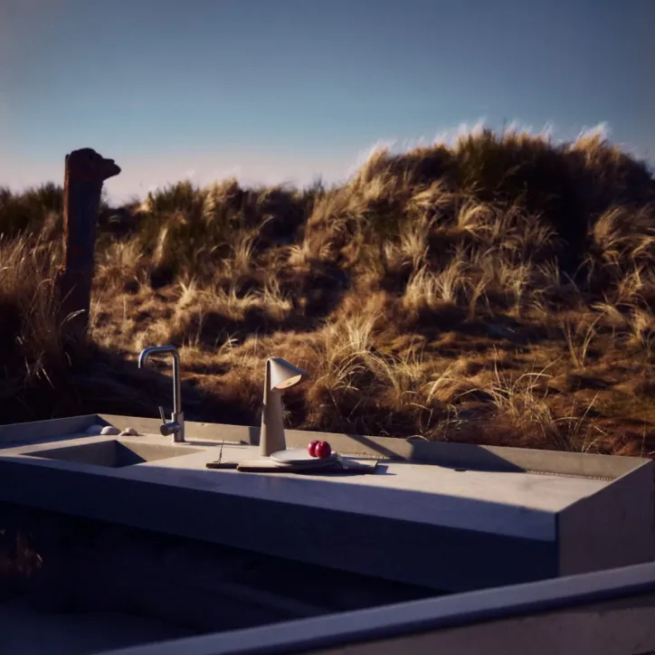 Frandsen AMI transportabel bordlampe i Olive Stone