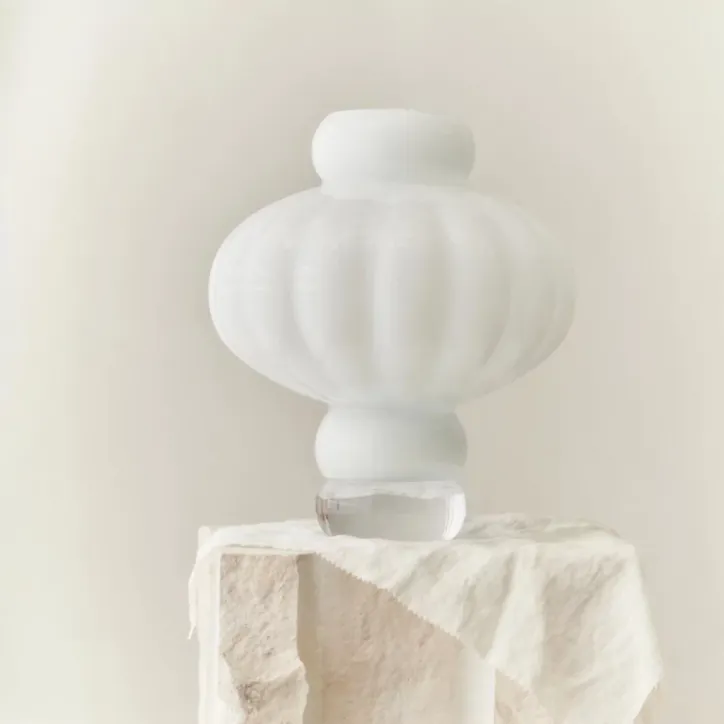 Louise Roe Balloon Vase 08 i Opal White