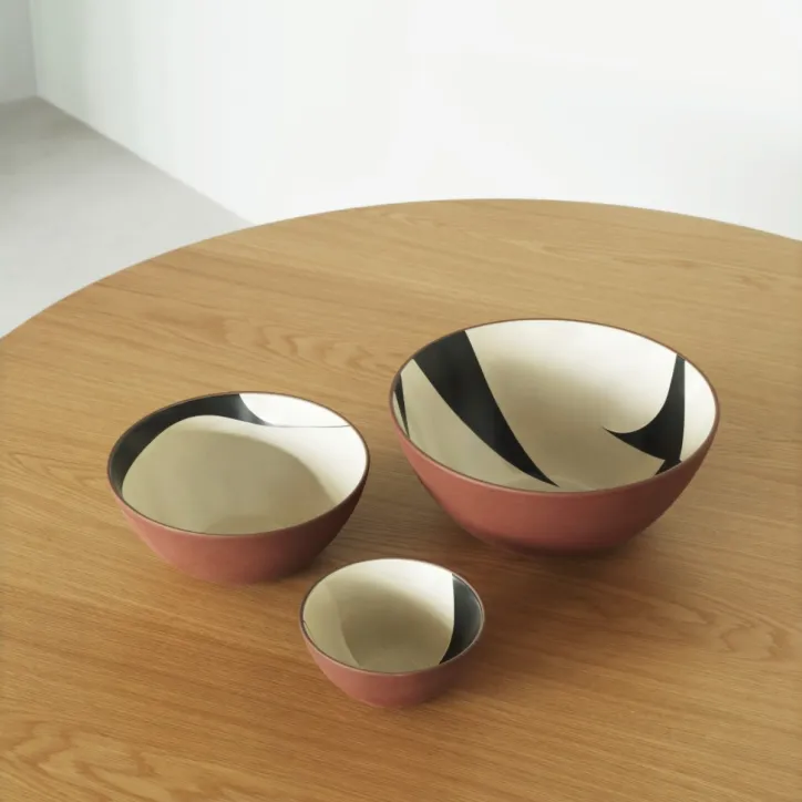 Normann Copenhagen Line skåle i Ø15, Ø23 og Ø30 cm i sort/creme