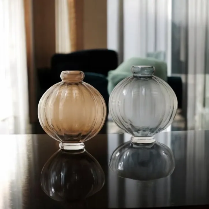 Louise Roe Balloon Vase 01 i blå eller røgfarvet