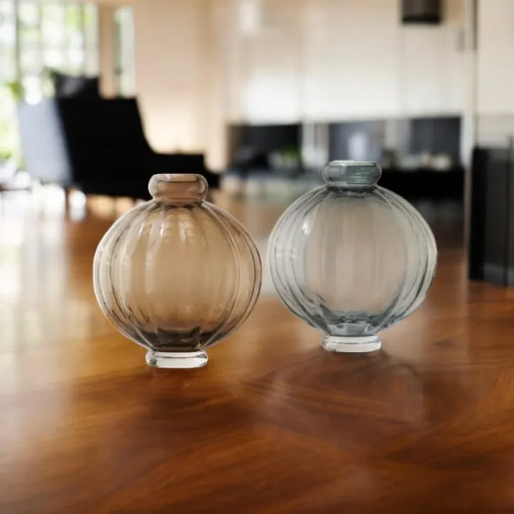 Louise Roe Balloon Vase 01 i blå eller røgfarvet
