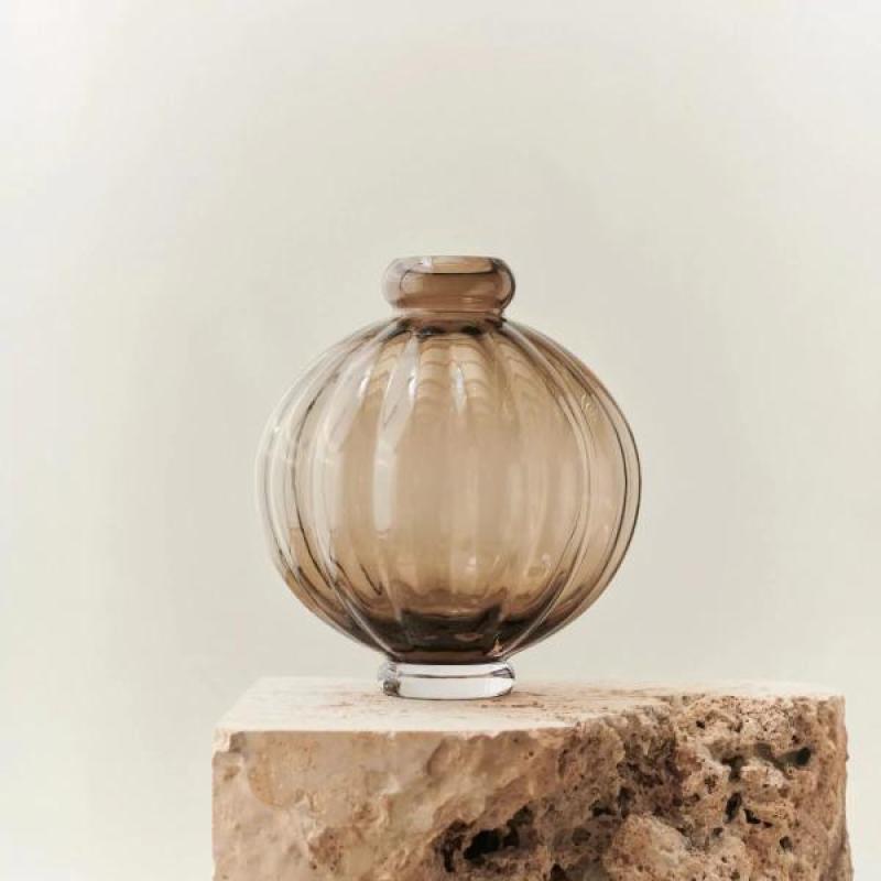 Louise Roe Balloon Vase 01 i olive eller smoke - 2