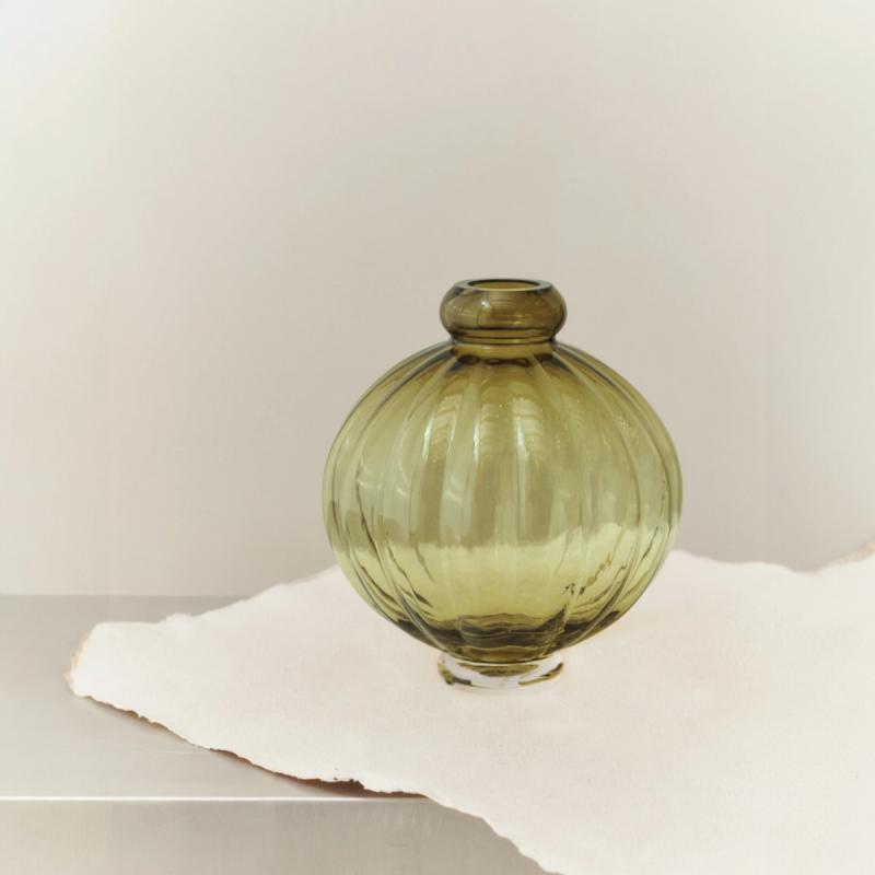 Louise Roe Balloon Vase 01 i olive eller smoke - 1