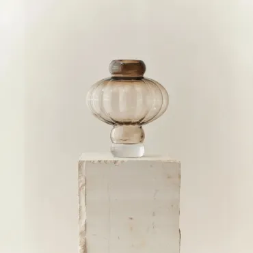 Louise Roe Balloon Vase 02 i smoke