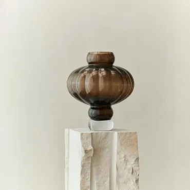 Louise Roe Balloon Vase 08 i Smoke