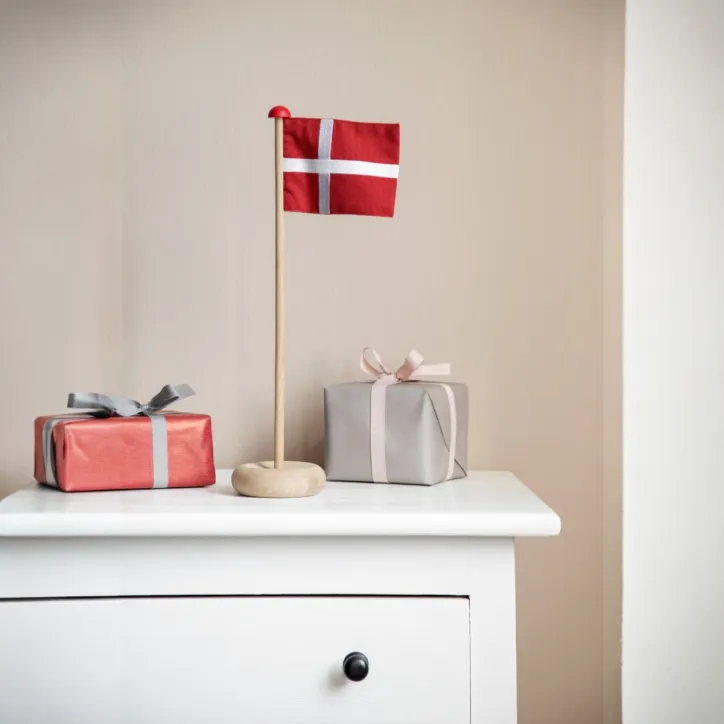 Novoform BORDFLAG i eg med Dannebrog i bomuld