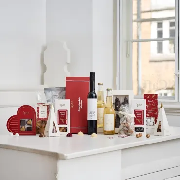 Gavepakke med alkoholfri saft, olie og chokolade