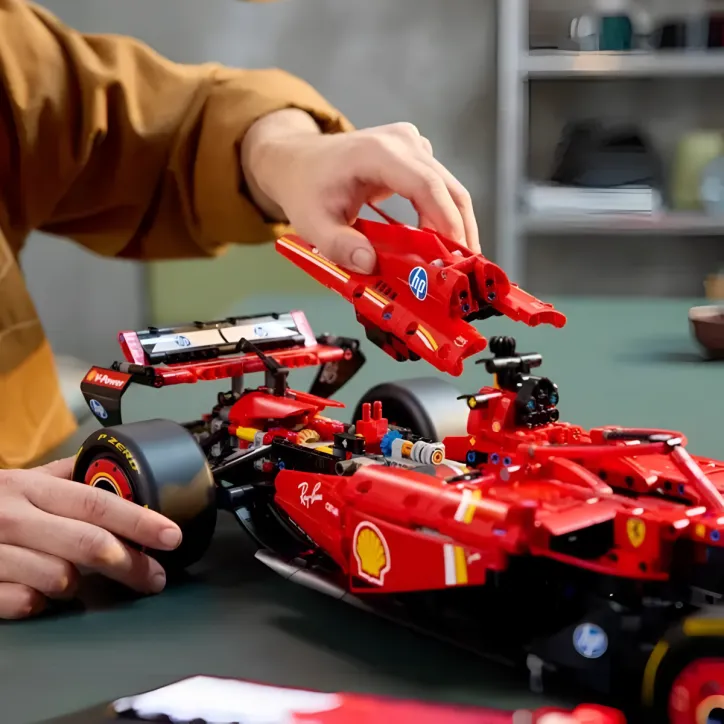 LEGO Ferrari SF-24 F1-bil