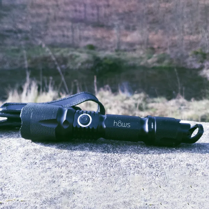 Hâws lommelygte 800 lumen med Kinetic skjorte - 1