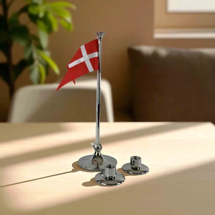 2 stk. KOPPEL lysestager og GEORG fødselsdagsflag