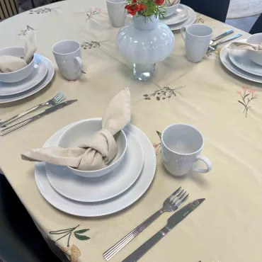 Relief stel af 16 dele med steakbestik