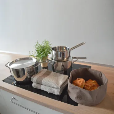 Georg Jensen brødkurv og viskestykke, med grydesæt