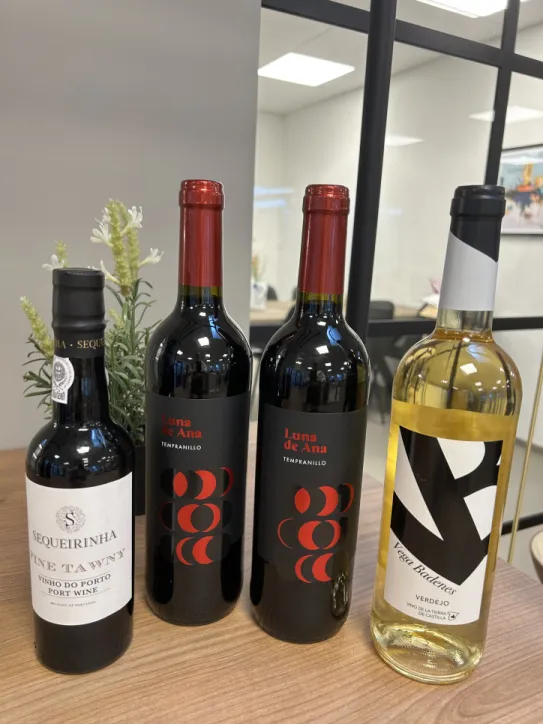 Stor vinpakke med rød-, hvid- og portvin